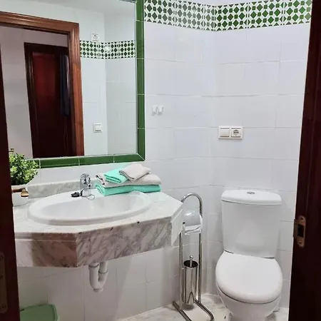 Apartment De Don Huberto, Locos *