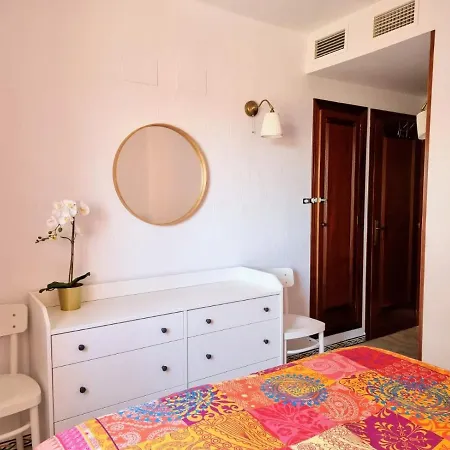 De Don Huberto, Locos Apartment