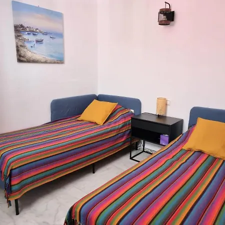 Apartment De Don Huberto, Locos *